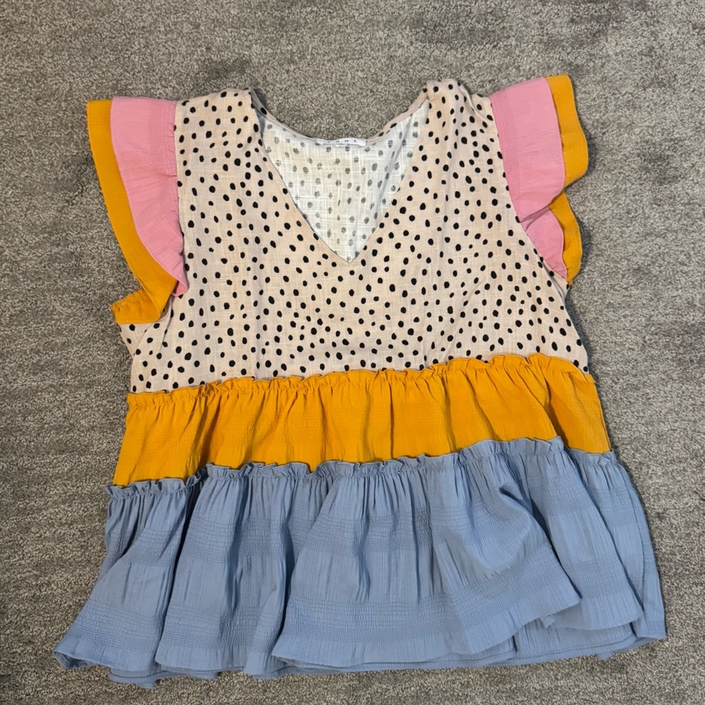 NWOT, THML ruffled Beige and Black Polka Dot Top, sz larger